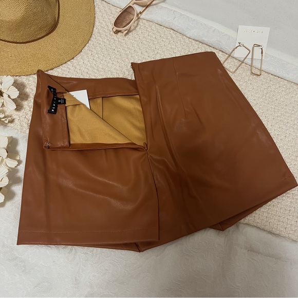 Blue Blush Faux Leather Wrapped Zipped Back Mini Skort - Picture 3 of 3